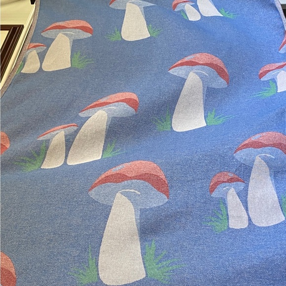 NEW! Mushroom Traveler Blanket Blue Red Reversible FLiPSiDE Earth Teal Gift Shop - Picture 11 of 15